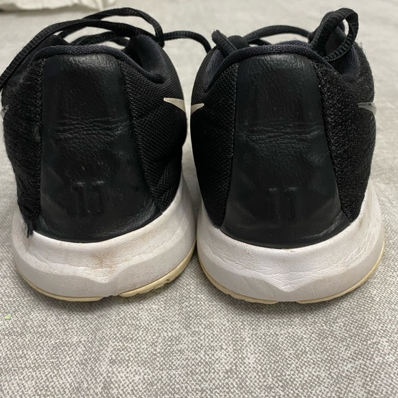 Basketball shoes - Picture 3 of 4